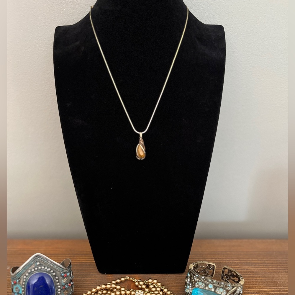 Elegant Silver Necklace with Gold Pendant
